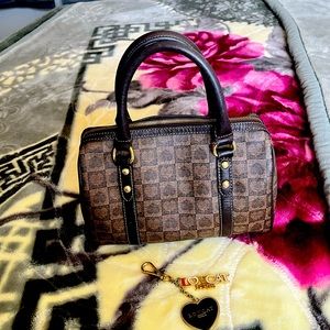 Hand bag with heart and key chain (Pre- Loved)